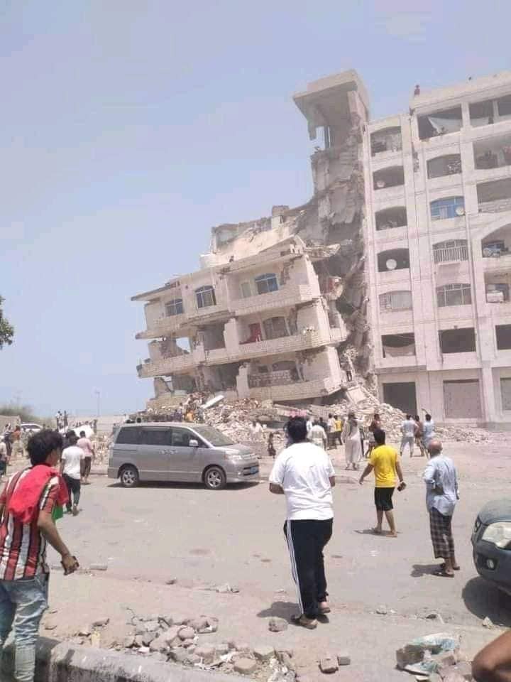 انهيار مبنى سكني