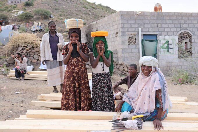 مساعدات نقدية للنازحين