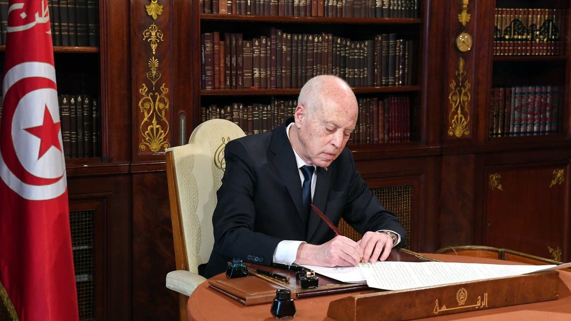 تونس.. الرئيس الوافد على السياسة حديثا يتفوق على منظومة سياسية مخضرمة تونس.. الرئيس الوافد على السياسة حديثا يتفوق على منظومة سياسية مخضرمة