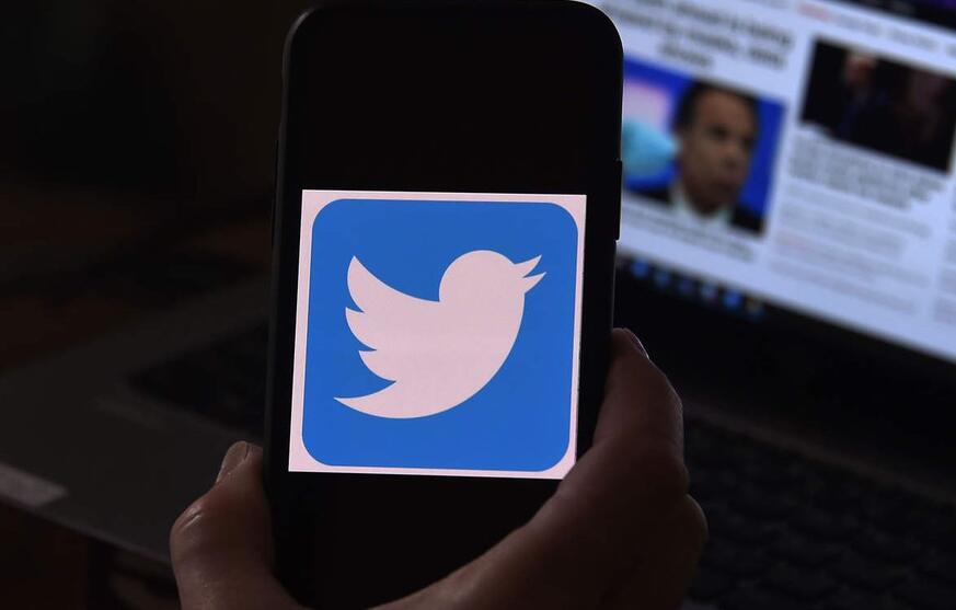 "تويتر" يحظر مشاركة الصور الشخصية والمقاطع المصورة دون موافقة أصحابها