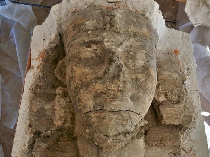 مصر تعلن اكتشاف تمثالين عملاقين على هيئة "أبو الهول" طولهما يبلغ 8 أمتار